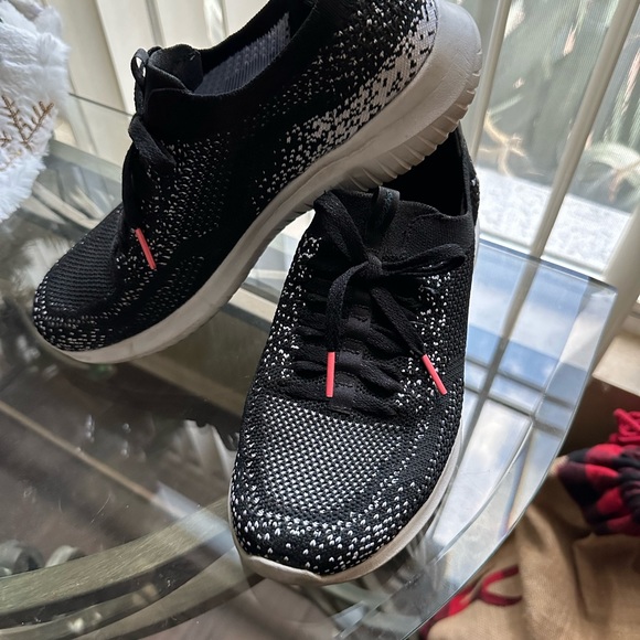 Sketchers with memory foam - Picture 1 of 9